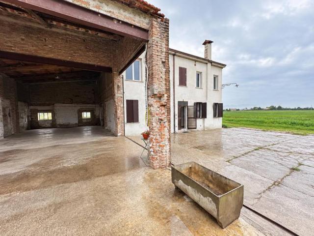 Villa Indipendente in vendita a Villa Bartolomea, Verona
