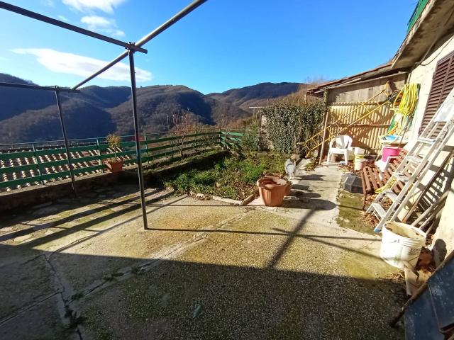 Villa Indipendente in vendita a Unione dei comuni Media Valle del Serchio, Villa Basilica