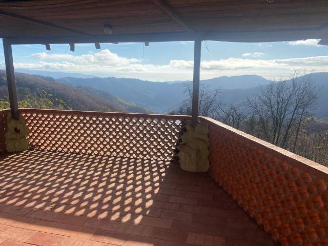 Villa Indipendente in vendita a Unione dei comuni Media Valle del Serchio, Villa Basilica