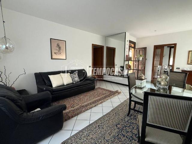 Villa Indipendente in vendita a Villa Cortese, Lombardia