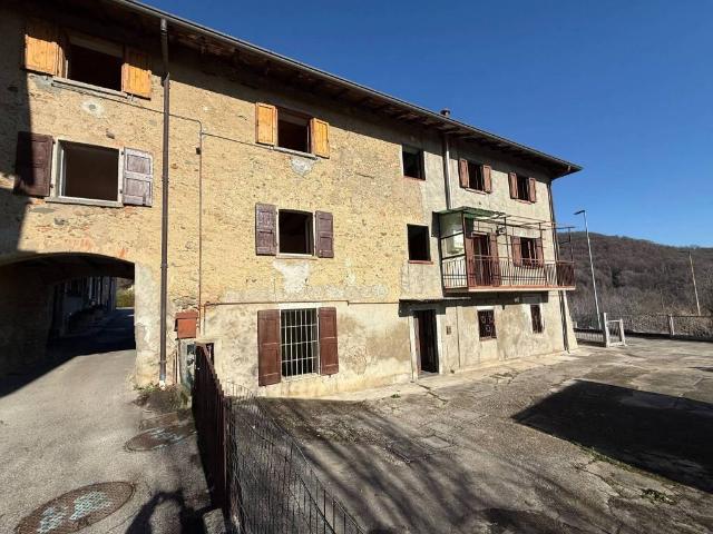 Villa Indipendente in vendita a Valle, Villa D'adda