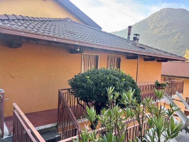 Villa Indipendente in vendita a Villa D'almè, Lombardia