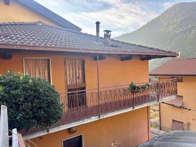 Villa Indipendente in vendita a Villa D'almè, Lombardia