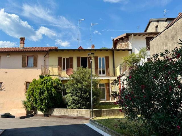Villa Indipendente in vendita a Bruntino, Villa D'almè