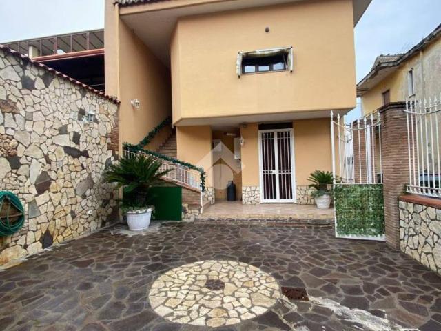 Villa Indipendente in vendita a Villa Di Briano, Campania