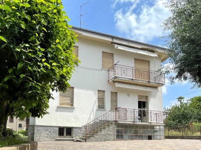 Villa Indipendente in vendita a Maccio, Villa Guardia