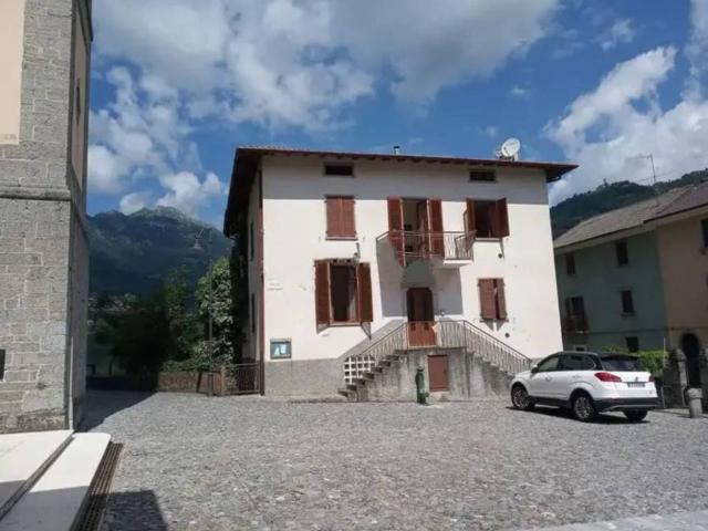 Villa Indipendente in vendita a Locatello, Lombardia