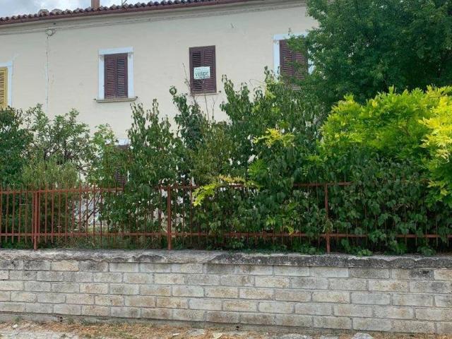 Villa Indipendente in vendita a Villa Santa Lucia Degli Abruzzi, Abruzzo