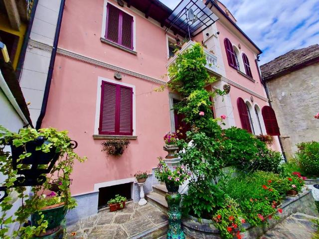 Villa Indipendente in vendita a Bannio Anzino, Piemonte