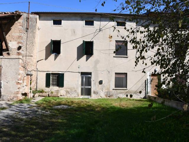 Villa Indipendente in vendita a Villafranca Di Verona, Veneto