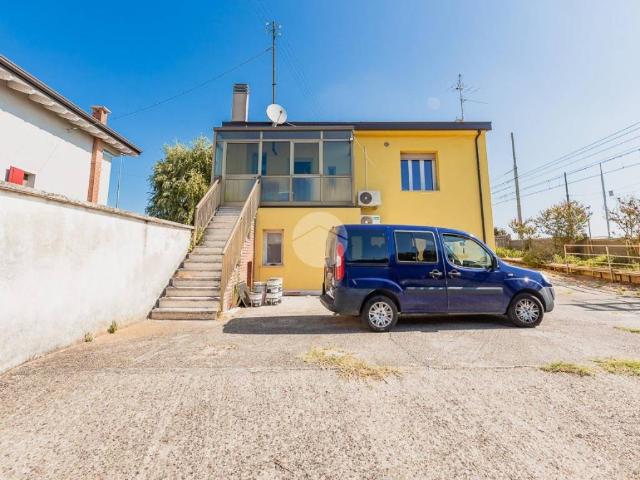 Villa Indipendente in vendita a Villafranca Di Verona, Veneto
