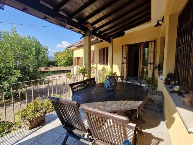 Villa Indipendente in vendita a Villanova D'albenga, Liguria