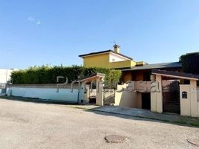 Villa Indipendente in vendita a Villimpenta, Lombardia