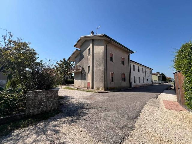 Villa Indipendente in vendita a Villimpenta, Lombardia