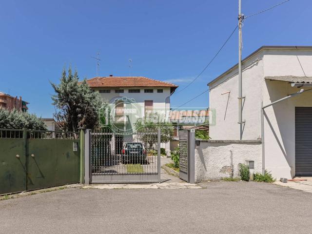 Villa Indipendente in vendita a Oldaniga, Vimercate