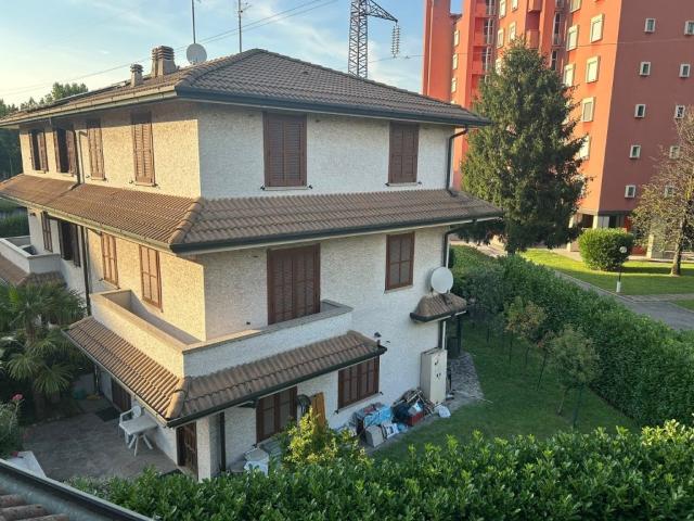 Villa Indipendente in vendita a Vimodrone, Lombardia