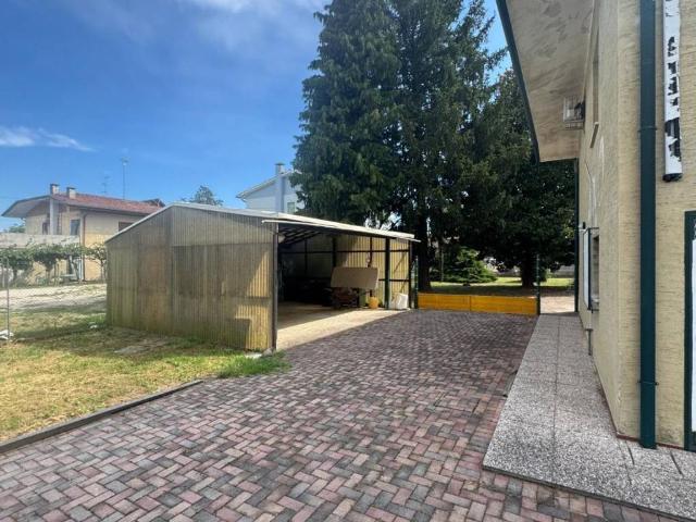 Villa Indipendente in vendita a Visco, Friuli-Venezia Giulia