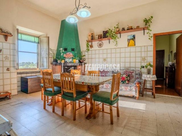Villa Indipendente in vendita a Viterbo, Lazio