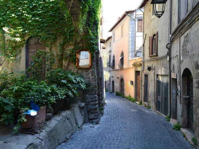 Villa Indipendente in vendita a Viterbo, Lazio