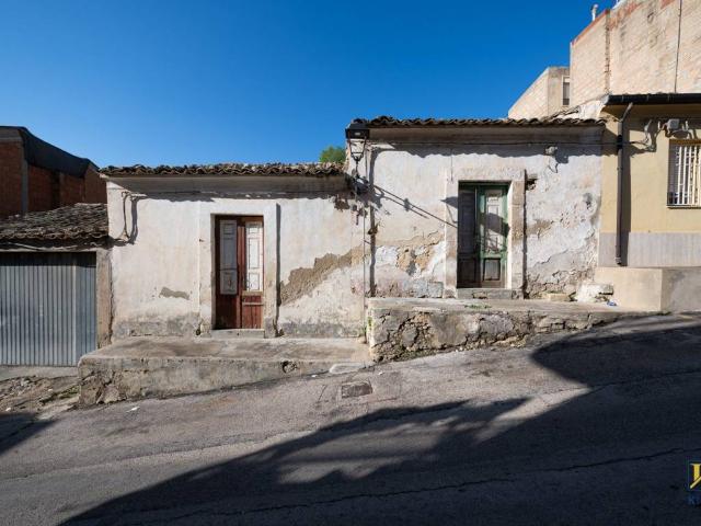 Villa Indipendente in vendita a Vittoria, Ragusa