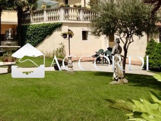 Villa Indipendente in vendita a Vittorio Veneto, Veneto