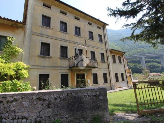 Villa Indipendente in vendita a Vittorio Veneto, Veneto