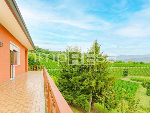 Villa Indipendente in vendita a Vittorio Veneto, Veneto