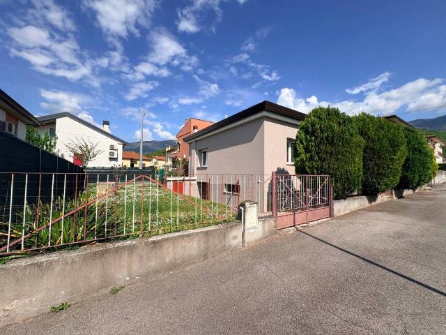 Villa Indipendente in vendita a Costa, Vittorio Veneto