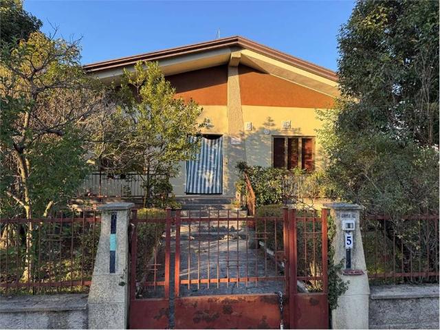 Villa Indipendente in vendita a Vittorio Veneto, Veneto