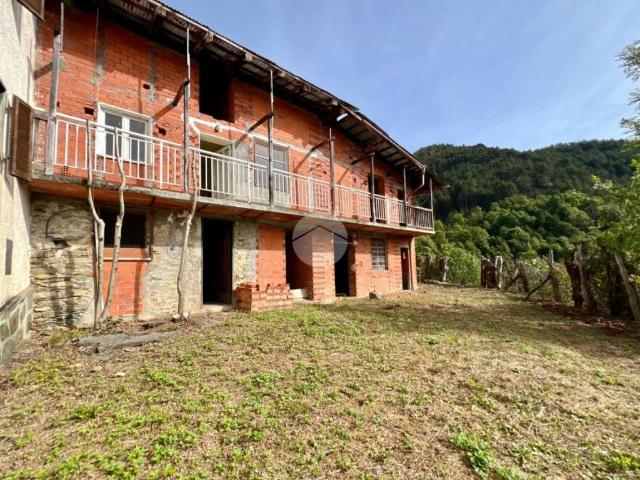 Villa Indipendente in vendita a Mondrezza, Viù