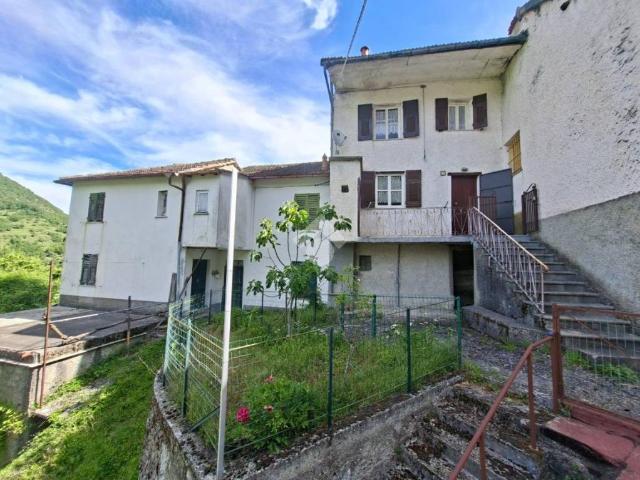 Villa Indipendente in vendita a Vobbia, Liguria