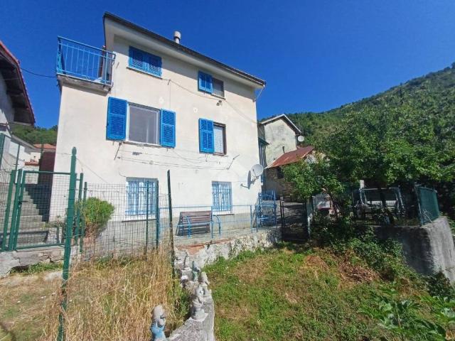 Villa Indipendente in vendita a Vobbia, Liguria