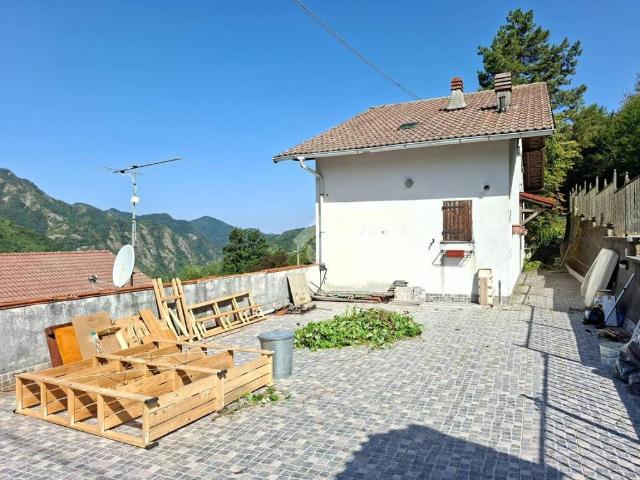 Villa Indipendente in vendita a Vobbia, Liguria