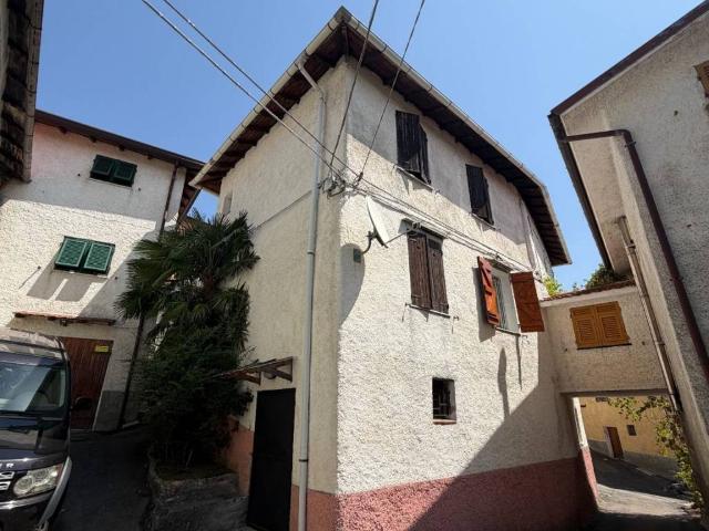 Villa Indipendente in vendita a Vobbia, Liguria