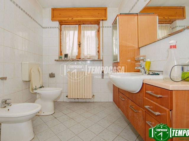 Villa Indipendente in vendita a Rione Strada Valle, Voghera