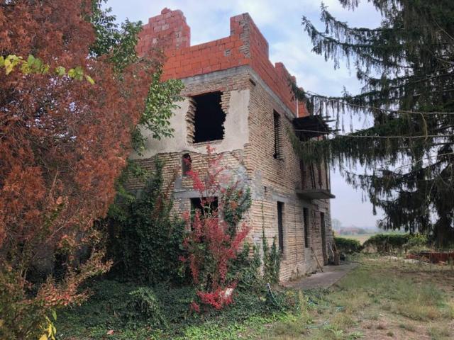 Villa Indipendente in vendita a Rondò Carducci, Voghera
