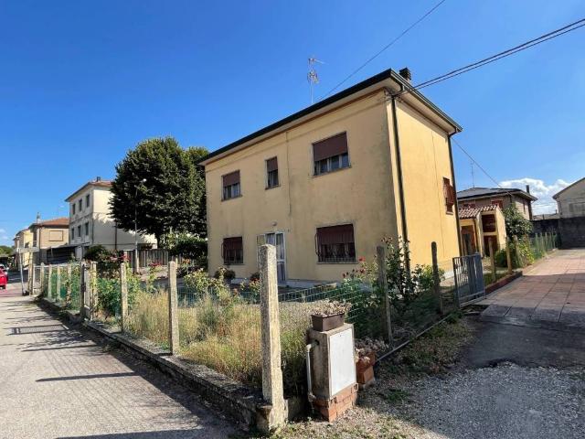 Villa Indipendente in vendita a Voghiera, Reggio Emilia