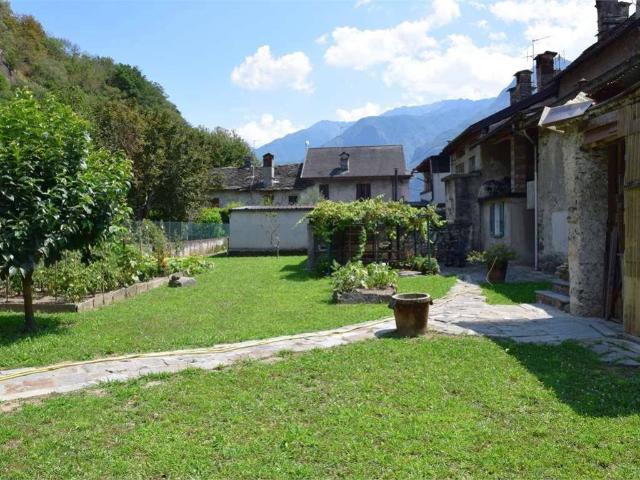 Villa Indipendente in vendita a Bannio Anzino, Piemonte