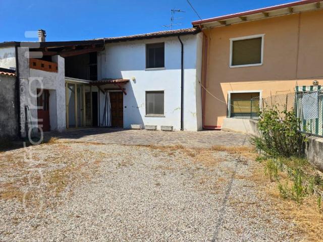 Villa Indipendente in vendita a Volta Mantovana, Lombardia