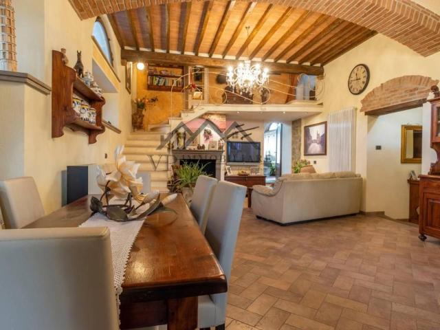 Villa Indipendente in vendita a Volterra, Toscana