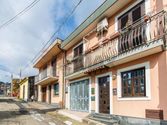 Villa Indipendente in vendita a Zafferana Etnea, Sicilia