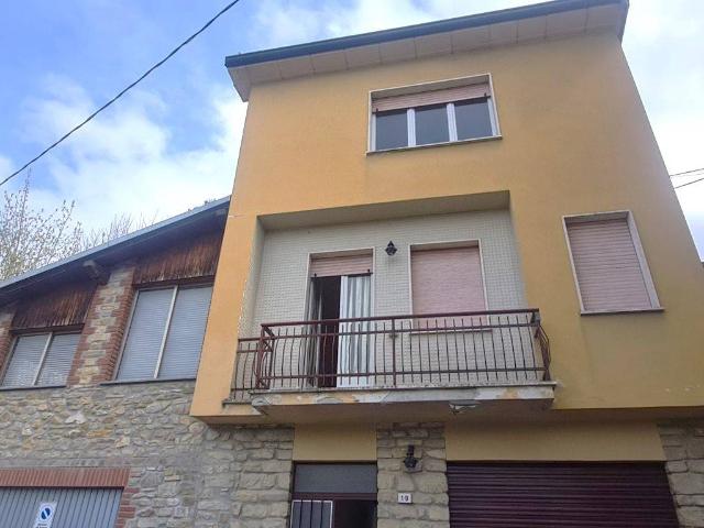 Villa Indipendente in vendita a Zavattarello, Lombardia