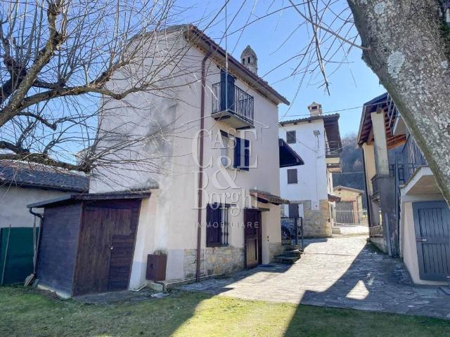 Villa Indipendente in vendita a Zavattarello, Lombardia