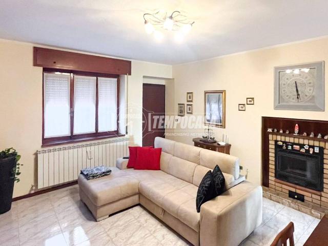 Villa Indipendente in vendita a Zelo Buon Persico, Lombardia