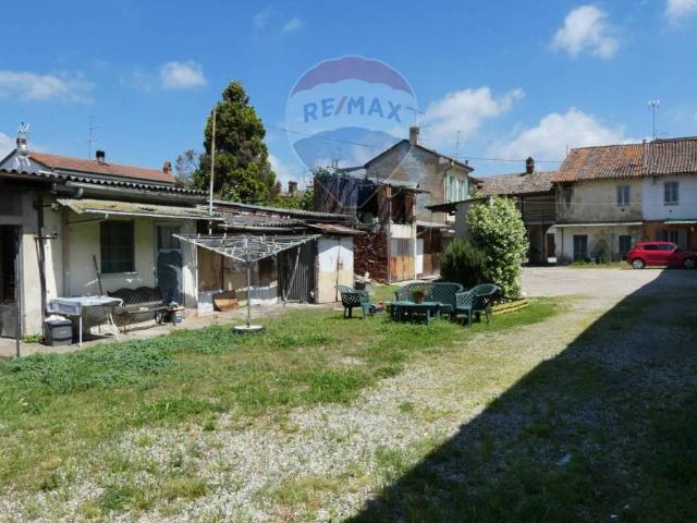 Villa Indipendente in vendita a Zeme, Lombardia