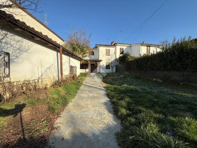Villa Indipendente in vendita a Zenevredo, Lombardia