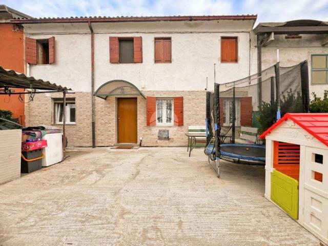 Villa Indipendente in vendita a Zevio, Veneto