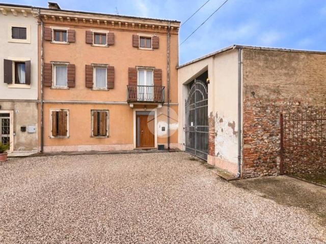 Villa Indipendente in vendita a Zevio, Veneto