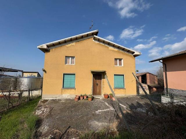 Villa Indipendente in vendita a Ziano Piacentino, Reggio Emilia