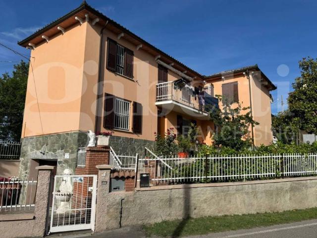 Villa Indipendente in vendita a Ziano Piacentino, Reggio Emilia
